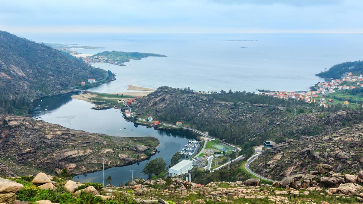Espectacular vista desde el mirador de Ézaro, encima de la cascada.