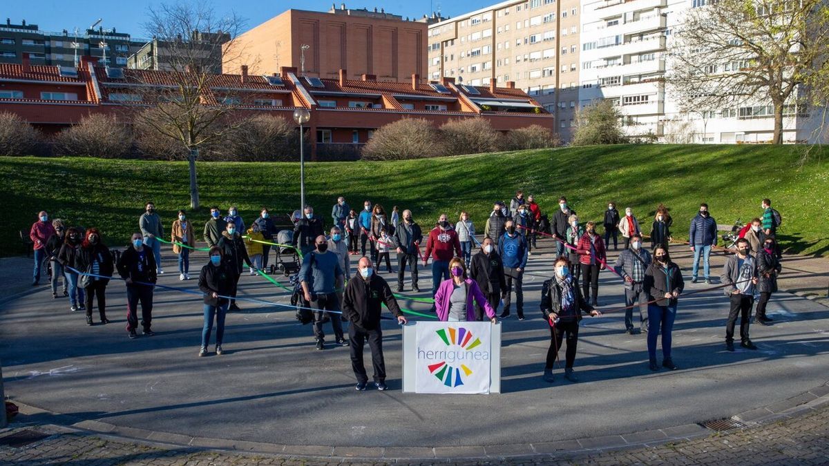 Colectivos de Barañáin que convocaron una concentración en apoyo a Herrigunea.