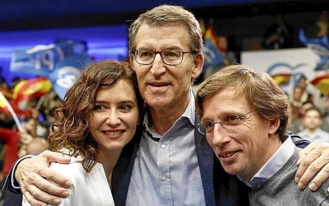 Ayuso, Feij&oacute;o y Almeida, ayer durante el acto del PP celebrado en Madrid. | FOTO: EFE