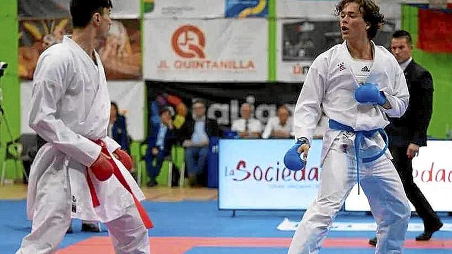 Julen Tamayo, en plena disputa de una final en Málaga. Foto: DNA