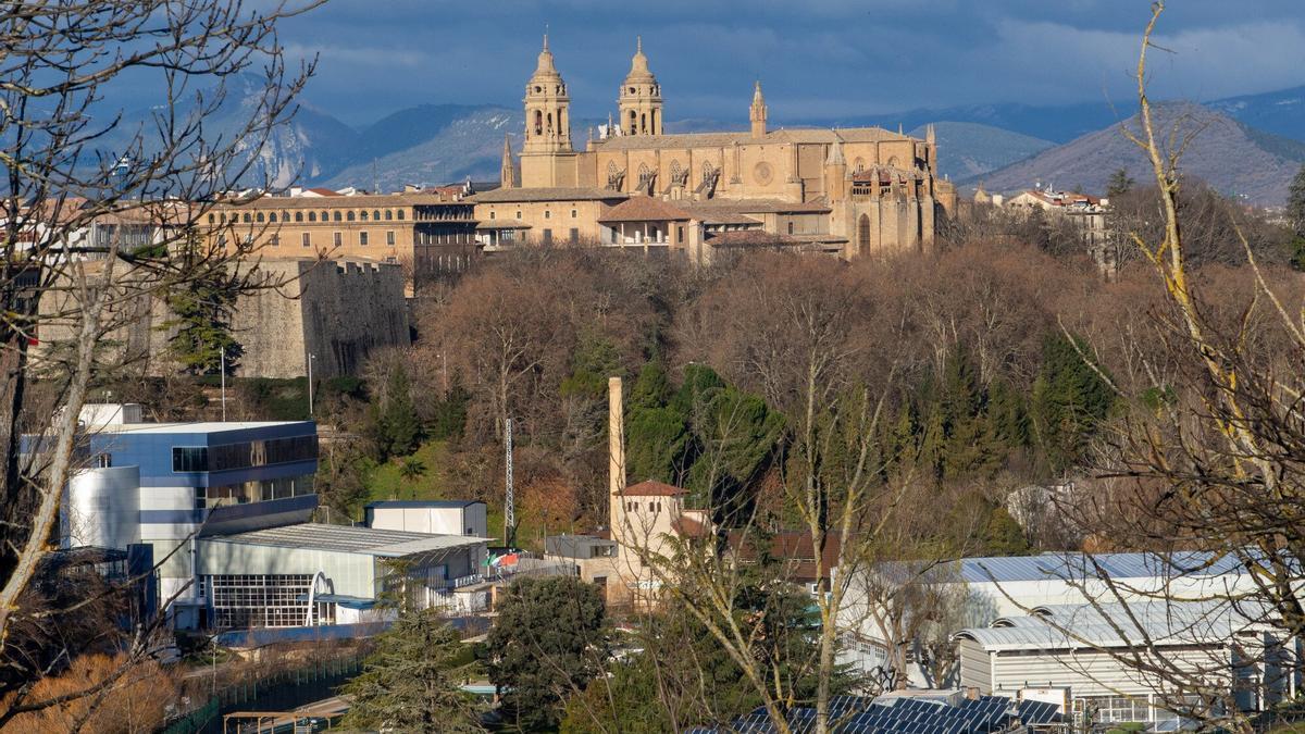 Vista de la catedral de Pamplona esta pasada semana en un día con intervalos nubosos.