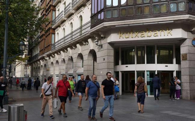 Imagen de esta mañana de la sede de Kutxabank. Imagen de esta mañana de la sede de Kutxabank.