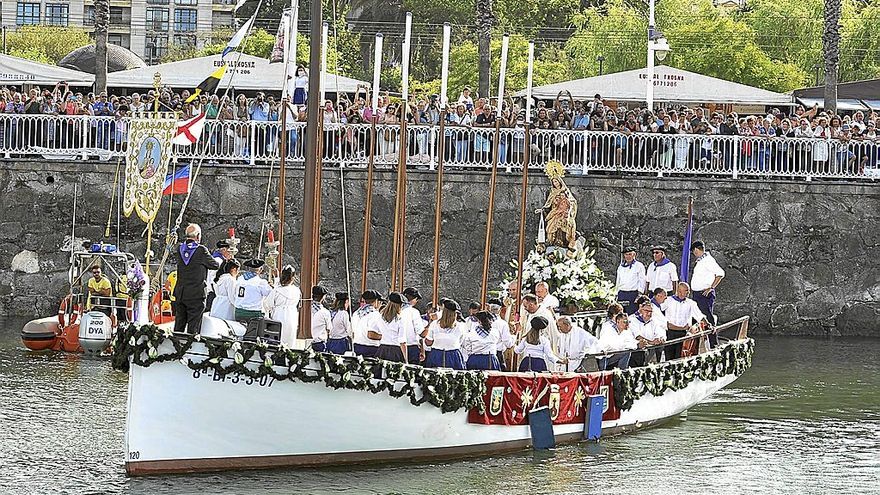La procesión marítima de la Virgen del Carmen volverá a ser el acto más multitudinario de las fiestas de Santurtzi. | FOTO: OSKAR GONZÁLEZ