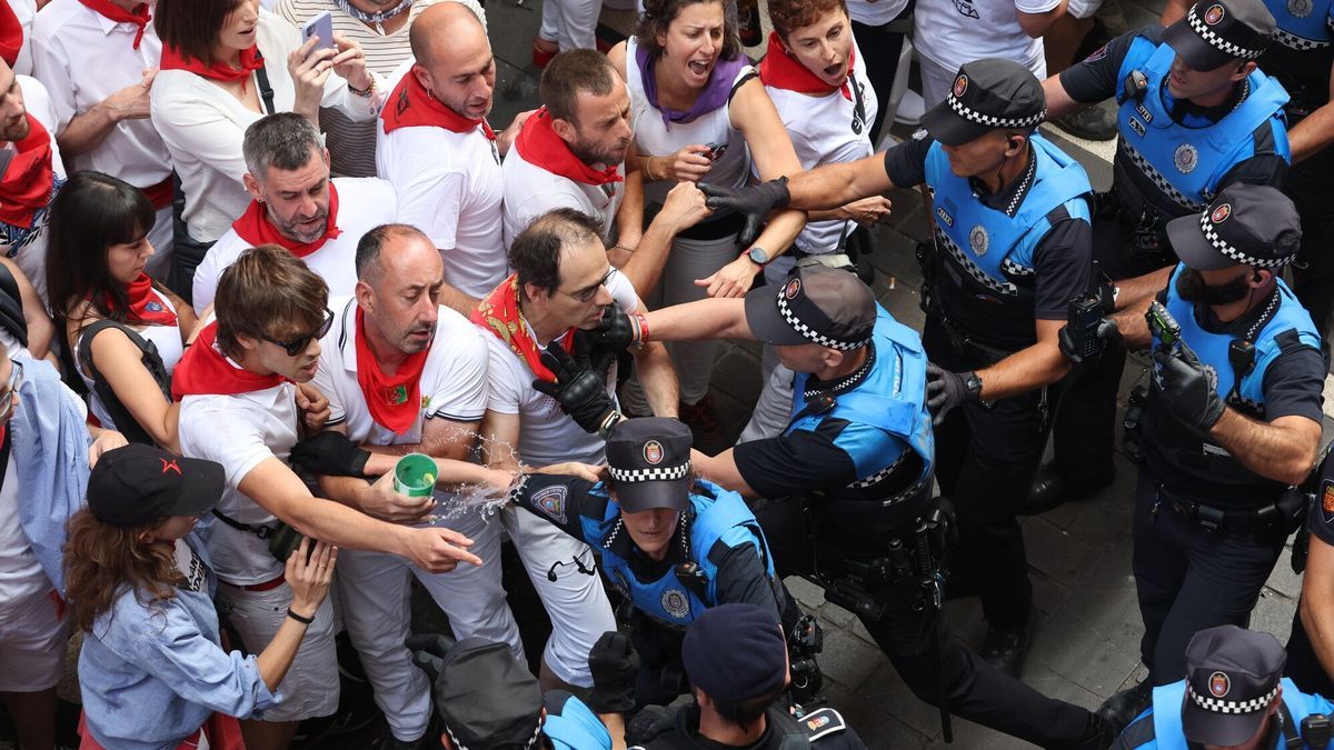 Graves incidentes en la calle Curia