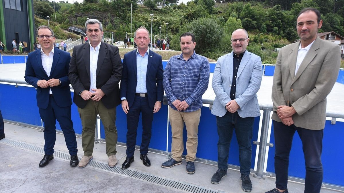 Alonsotegi inaugura una pista multideporte, otra de calistenia y un aparcamiento