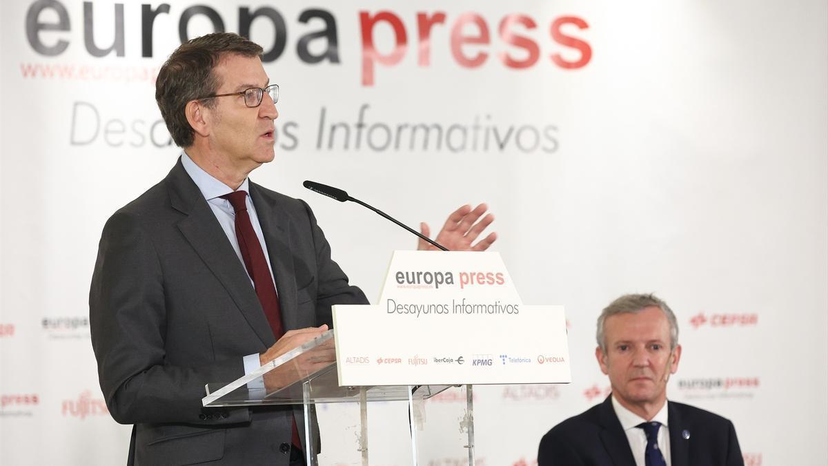 El presidente del PP, Alfonso Núñez Feijóo y el presidente de la Xunta de Galicia, Alfonso Rueda, este martes.
