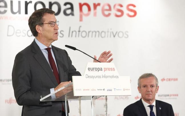 El presidente del PP, Alfonso N&uacute;&ntilde;ez Feij&oacute;o y el presidente de la Xunta de Galicia, Alfonso Rueda, este martes.