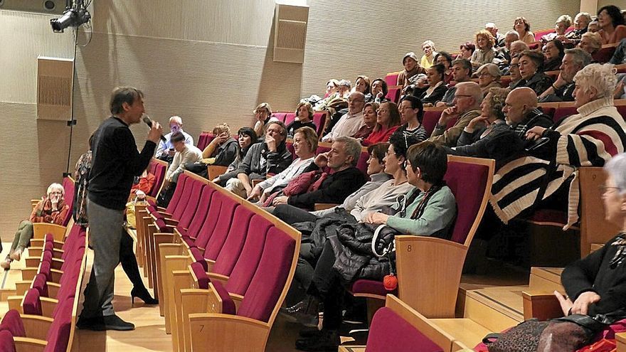 P&uacute;blico del cinef&oacute;rum Perseo durante el debate posterior a la pel&iacute;cula. | FOTO: CINE F&Oacute;RUM PERSEO