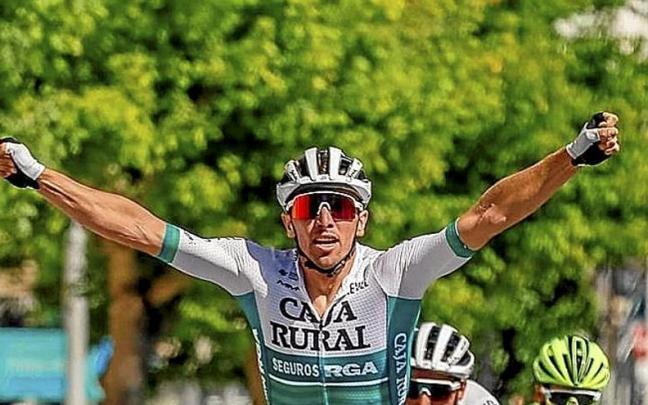 Orluis Aular, celebrando una victoria en la llegada.