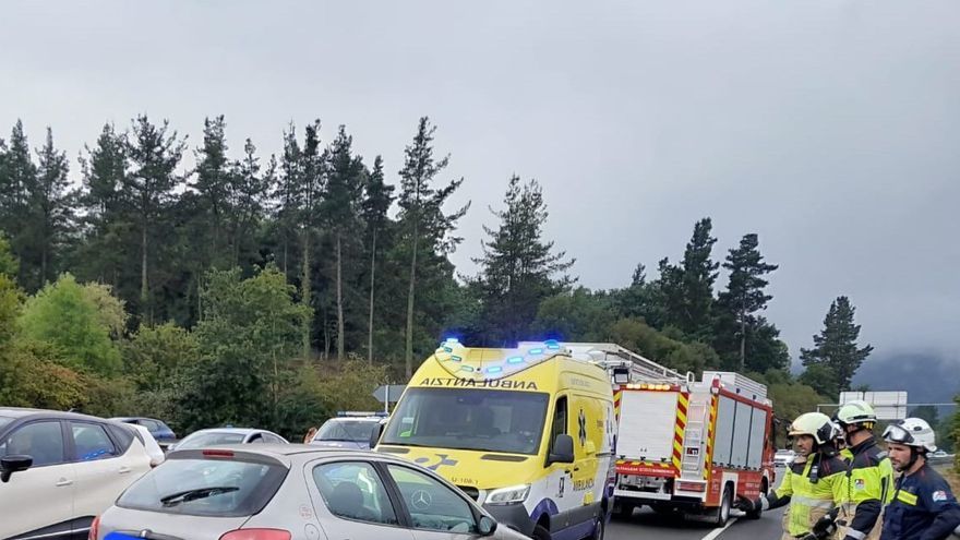 Estado en el que ha quedado uno de los coches afectados por el accidente.