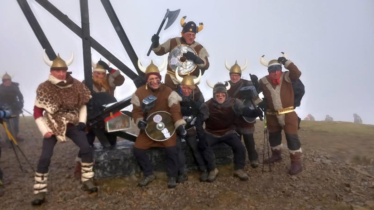 Los vikingos llegaron a la cima con el pesebre en torno a las 12.00 horas.