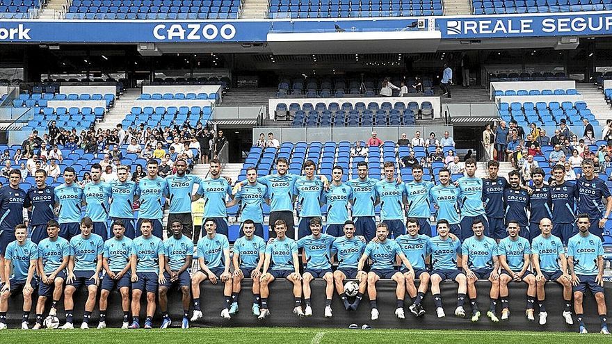 Fotografía de la plantilla de la Real, el día del primer entrenamiento del verano en Anoeta.