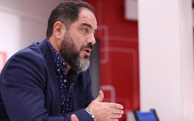 Ramón Alzórriz en la sede del PSN-PSOE en el Paseo Sarasate.