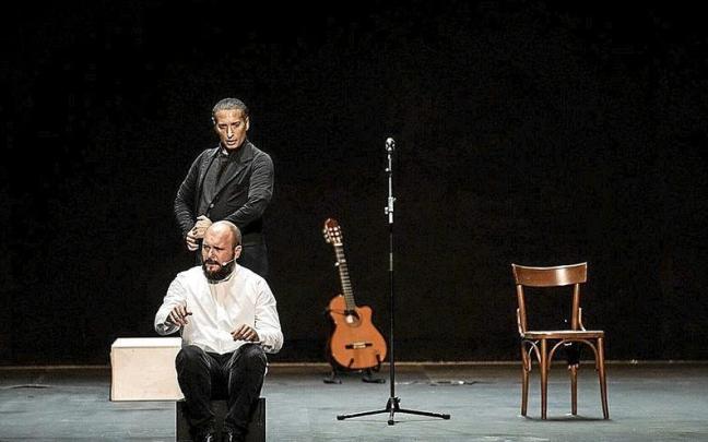 Los dos artistas en un instante de la propuesta. | FOTO: COSIMO TRIMBOLI Los dos artistas en un instante de la propuesta. | FOTO: COSIMO TRIMBOLI