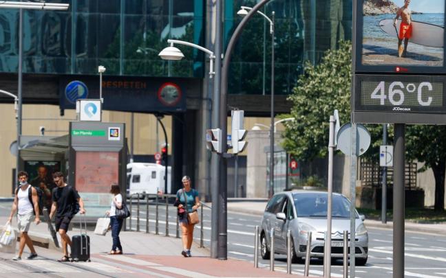 Un term&oacute;metro marca 46&deg;C el pasado domingo 17 de julio en Bilbao.