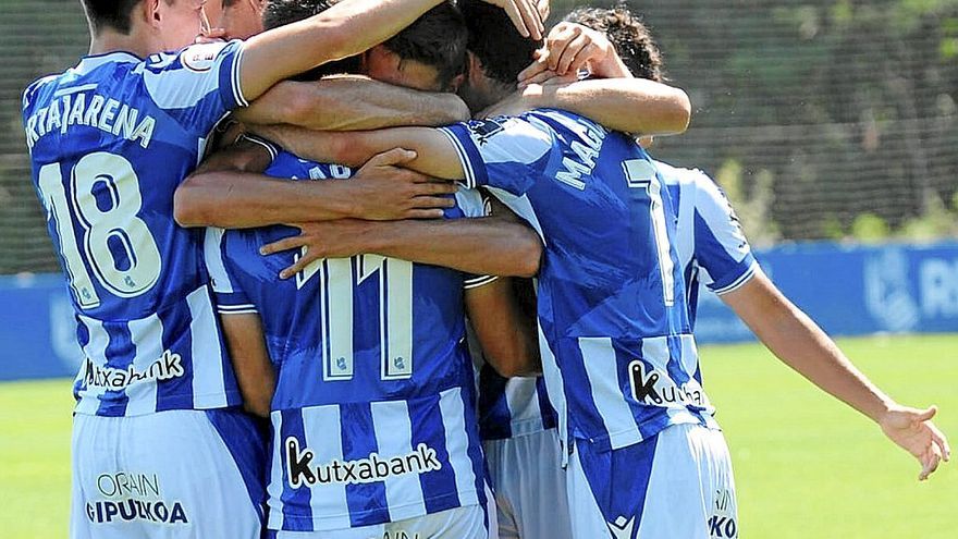 Los jugadores del Sanse celebran uno de sus goles, ayer en Zubieta. | FOTO: REAL SOCIEDAD