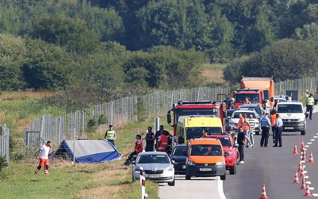 Al menos 11 muertos y 25 heridos por un accidente de un autobús en Croacia Al menos 11 muertos y 25 heridos por un accidente de un autobús en Croacia