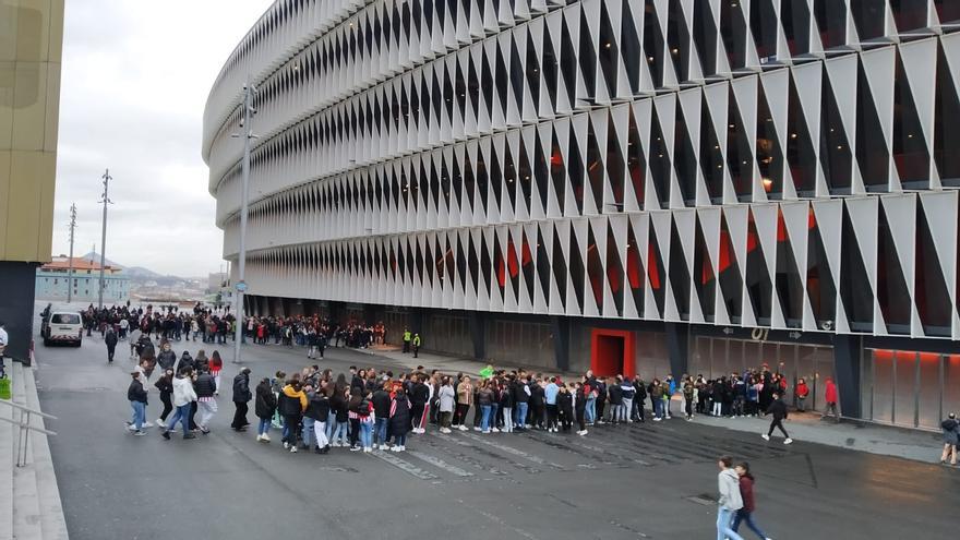 Gran afluencia en la apertura de puertas para la fiesta del Athletic