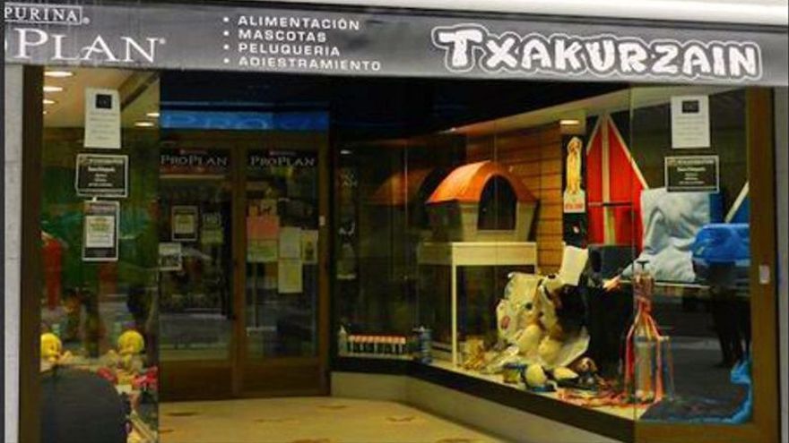 Escaparate del comercio en Zaramaga