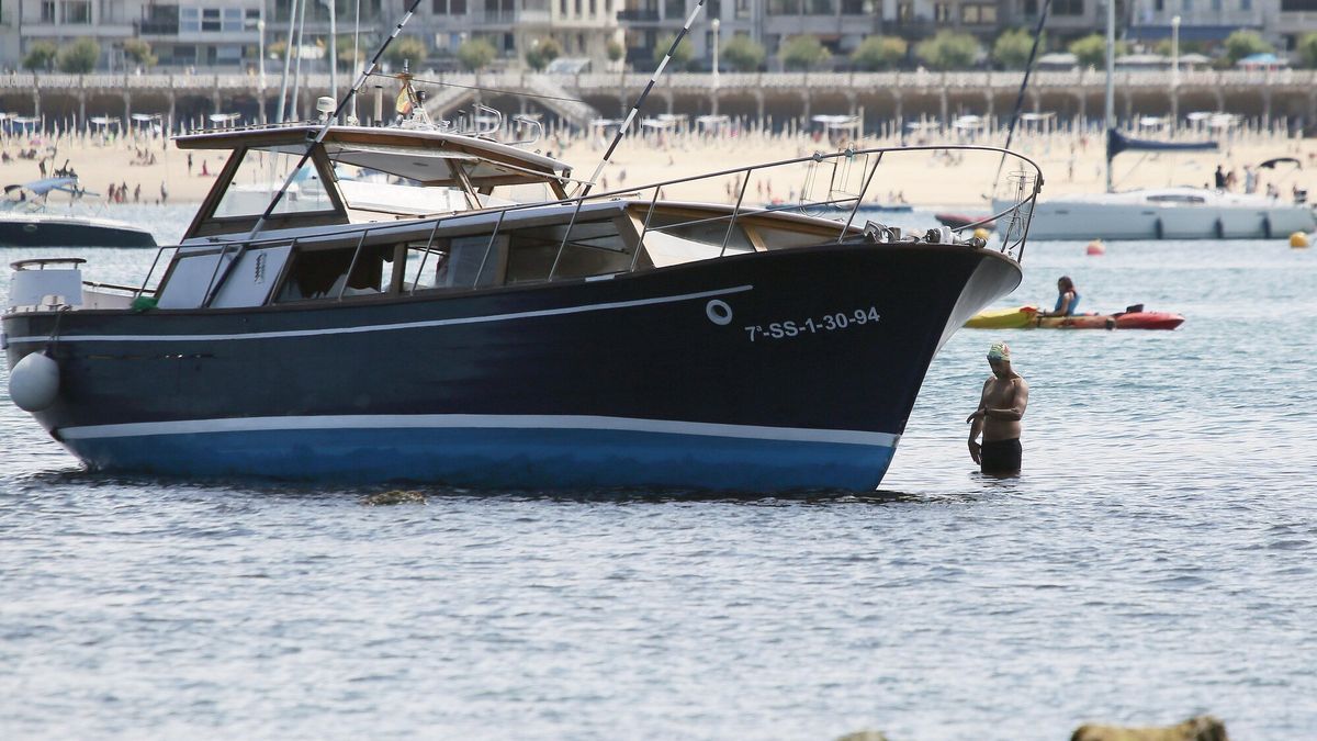 Naufraga un barco en Donostia.