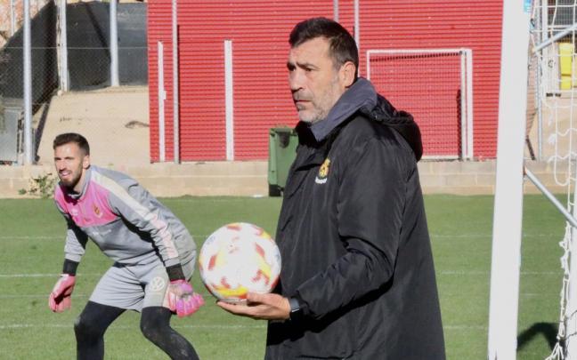 Ra&uuml;l Agn&eacute;, entrenador del N&aacute;stic.