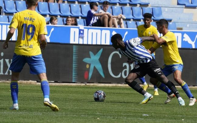 Balboa se zafa de un rival de Las Palmas Balboa se zafa de un rival de Las Palmas