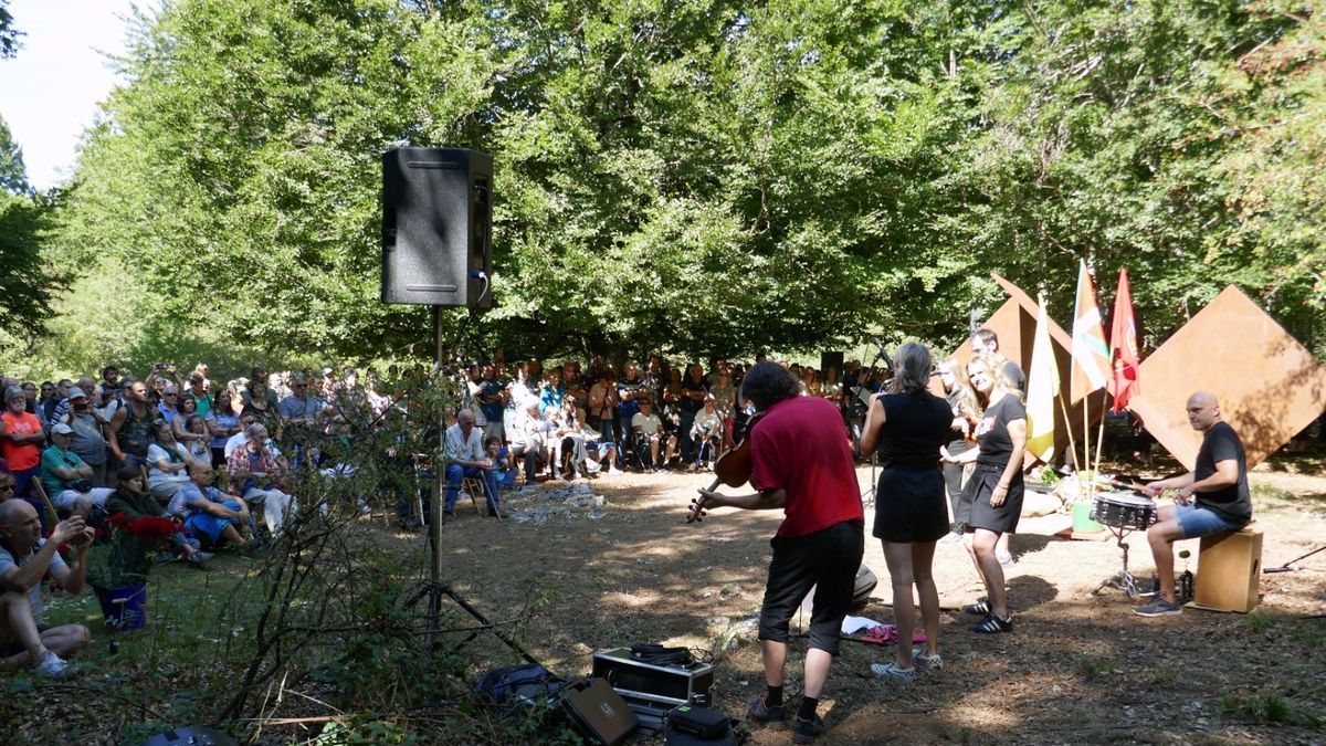 Momento de la actuación del grupo Beietz!, de Arbizu.