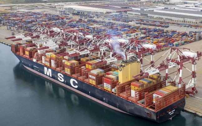 El puerto de Barcelona que utiliza Navarra para sus exportaciones e importaciones.