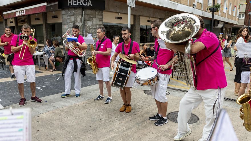 Giro bikaina izan dute pandemia osteko lehenengo Santixauak.