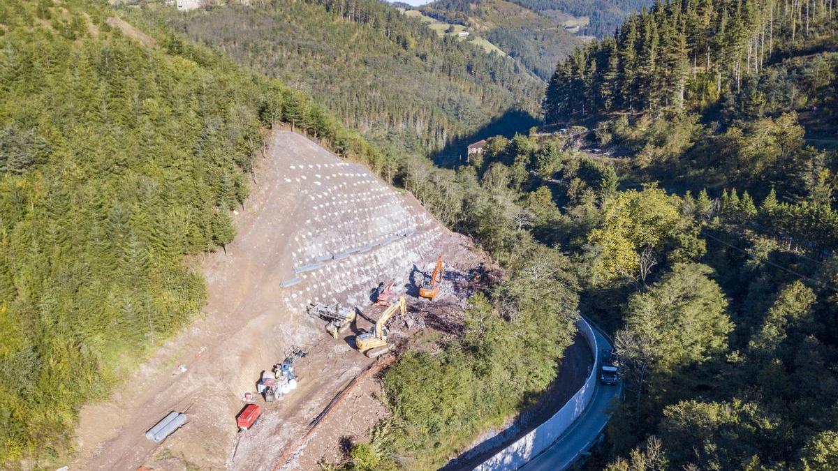 Obras de mejora realizadas por Moyua en la carretera Azkoitia-Urretxu.