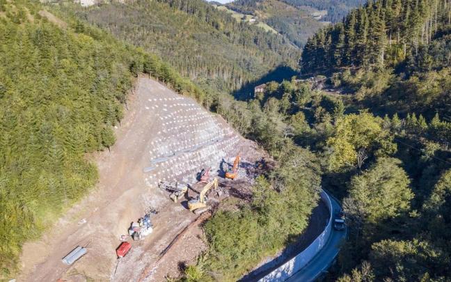 Obras de mejora realizadas por Moyua en la carretera Azkoitia-Urretxu.
