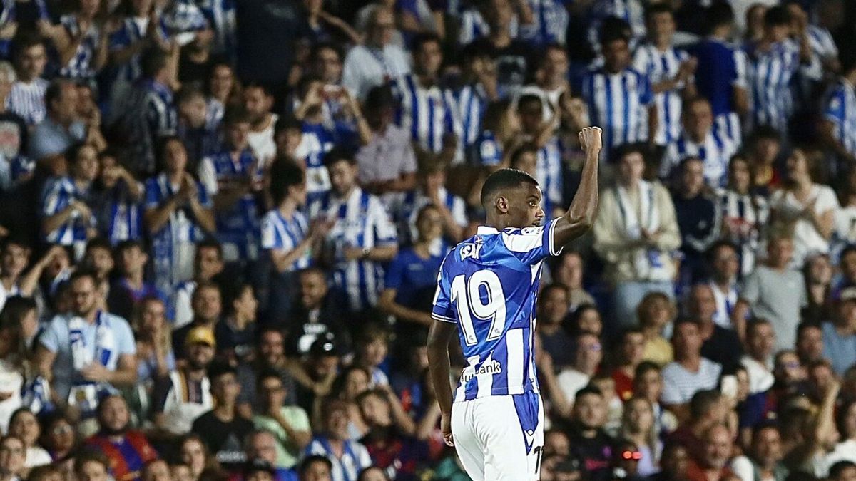 Isak celebra su gol ante el Barcelona