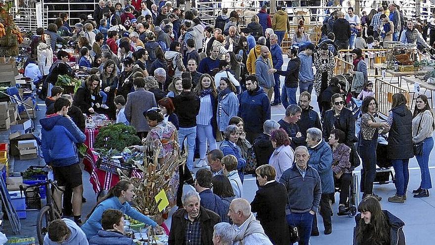 Aspecto que presentaba ayer al mediodía la plaza de Leitza.