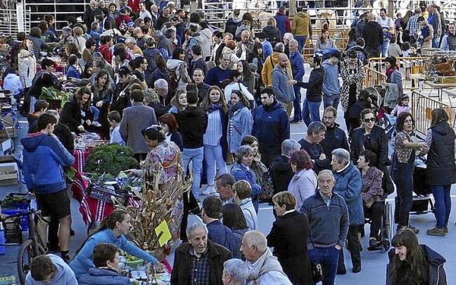 Aspecto que presentaba ayer al mediodía la plaza de Leitza.