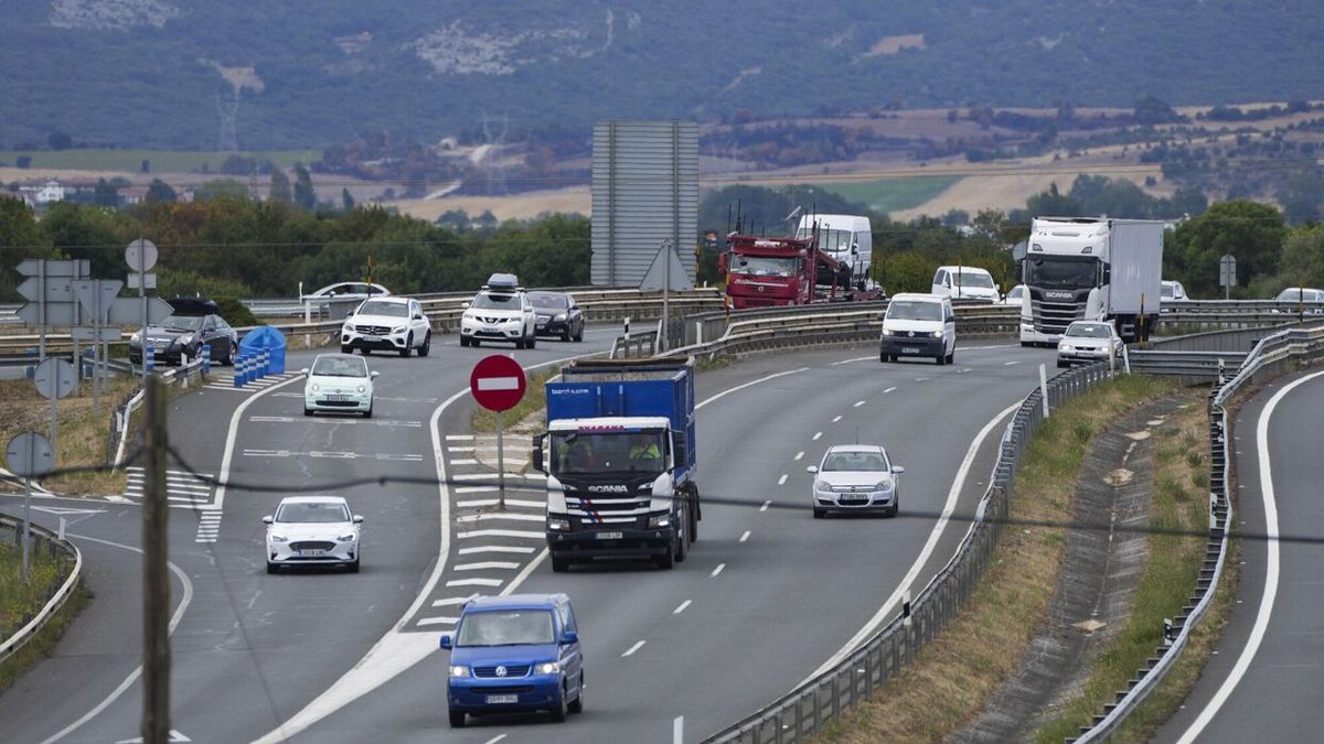 Imagen de tráfico denso el miércoles pasado en el cruce de la A-1 con la N-622.