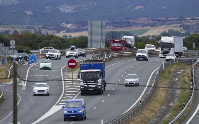 Imagen de tr&aacute;fico denso el mi&eacute;rcoles pasado en el cruce de la A-1 con la N-622.
