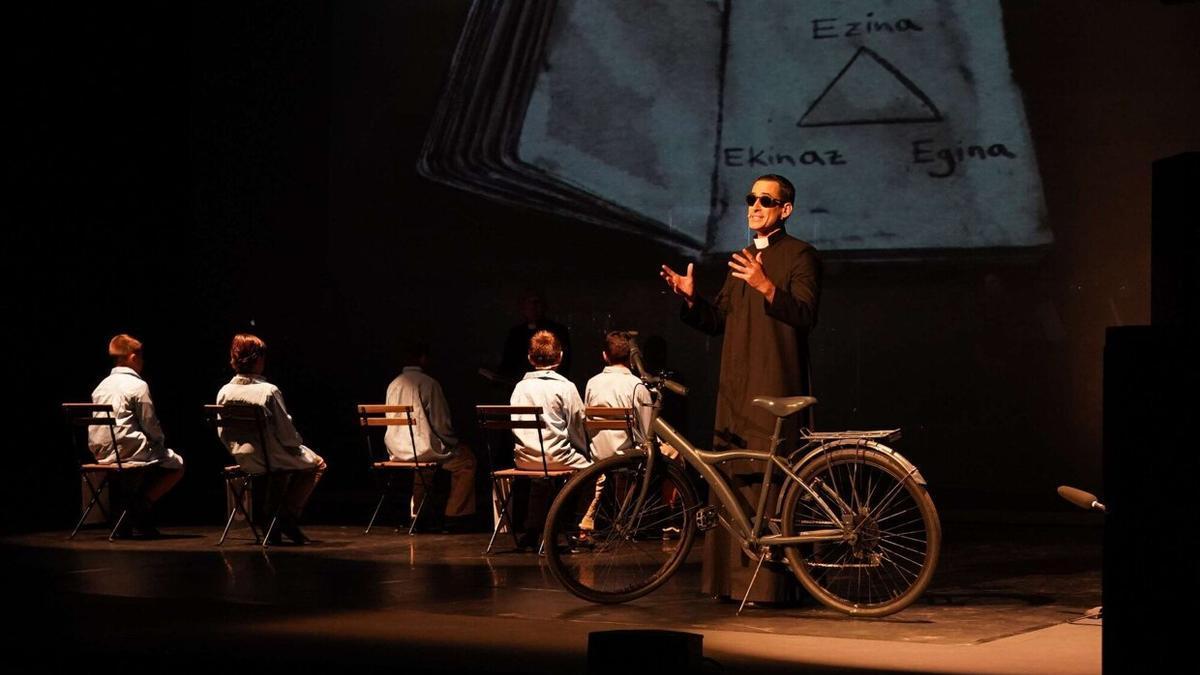 Momento de 'Hazia', en su representaci&oacute;n en el Arriaga.