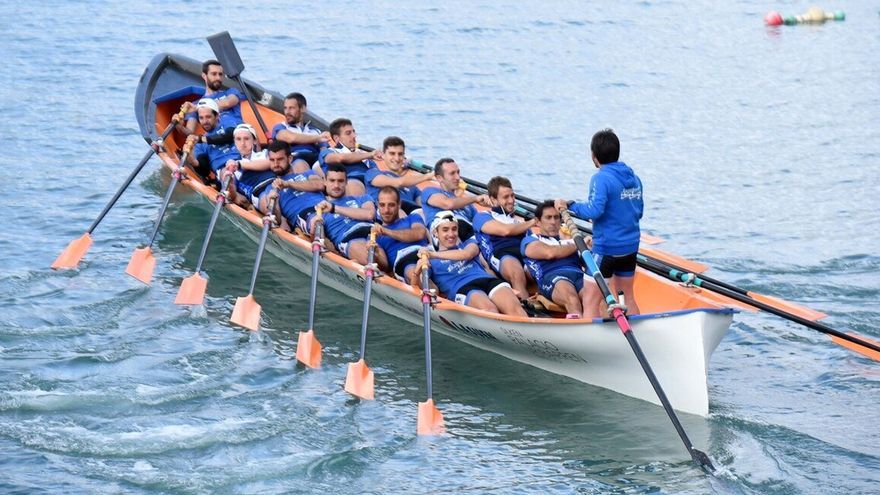 Los remeros de Lekittarra, en un entrenamiento de esta temporada.