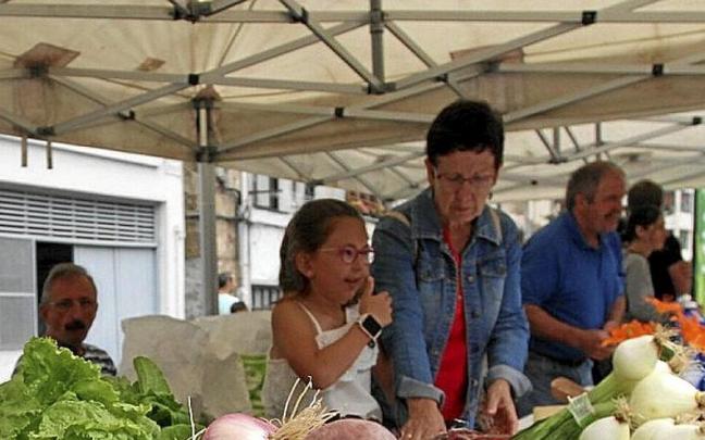 Puestos de baserritarras de Elgoibar en la última feria de Trinidades.