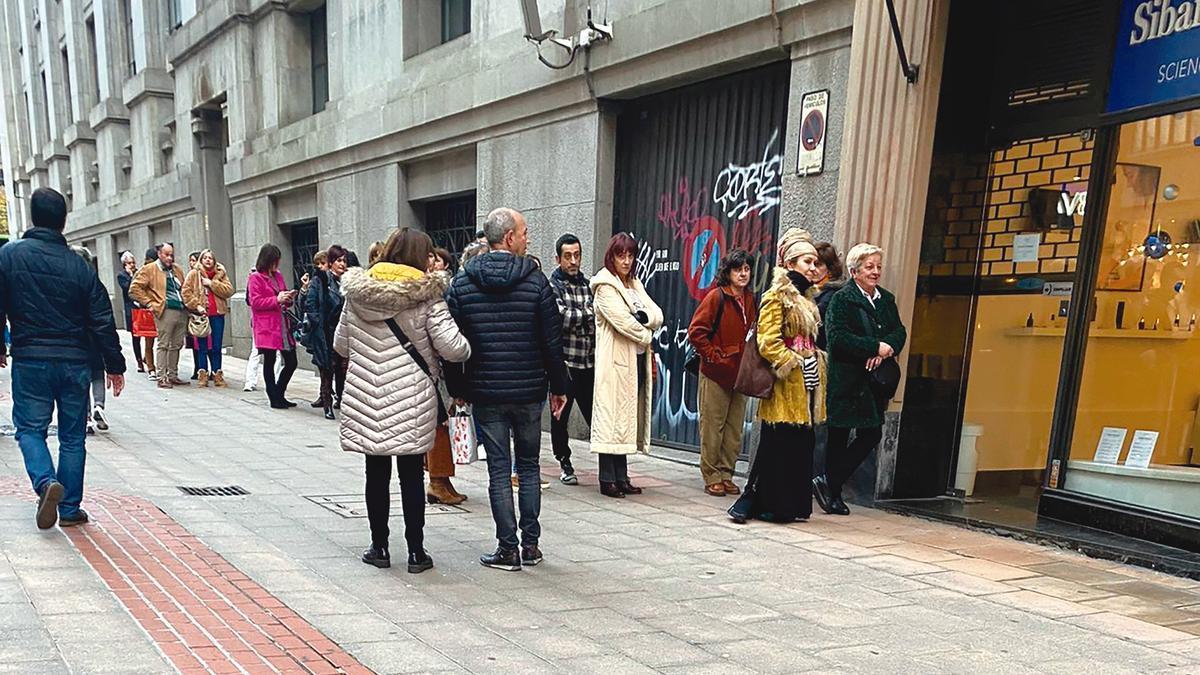 Colas en Bilbao en la tienda de Ercilla de Sibari Republic