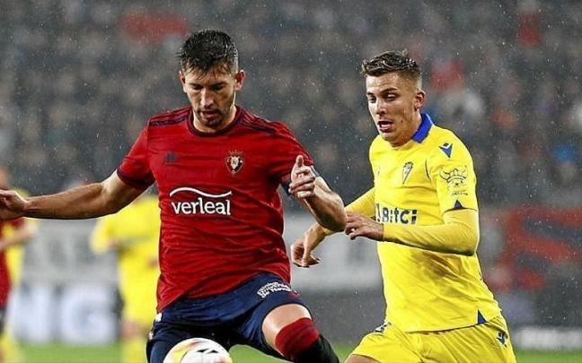 David García, en una acción ante Iván Alejo.