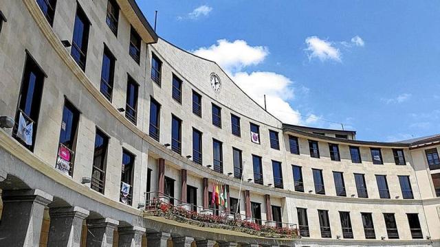 Fachada del Ayuntamiento de Llodio.