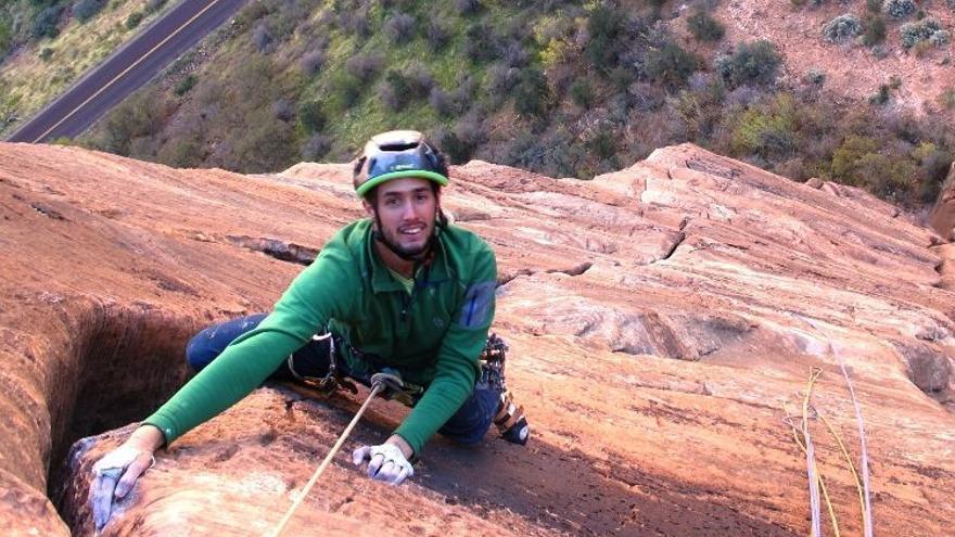 Josu Linaza es guía profesional de montaña y comenzó a escalar junto a su aita cuando apenas tenía 14 años.