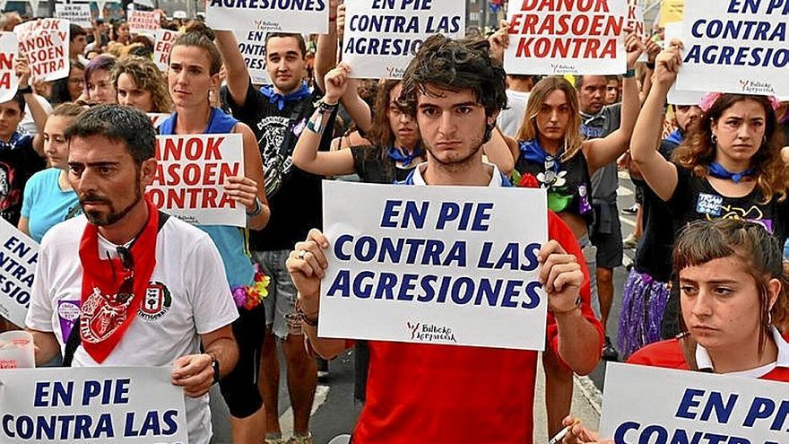 Concentración en Bilbao en contra de las agresiones.