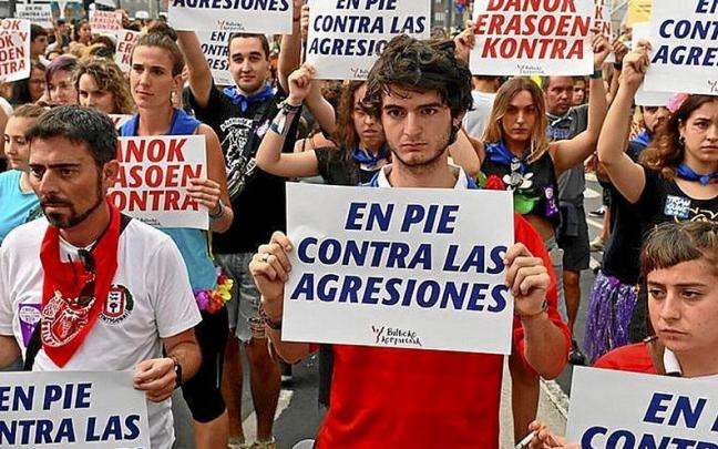 Concentración en Bilbao en contra de las agresiones. Concentración en Bilbao en contra de las agresiones.