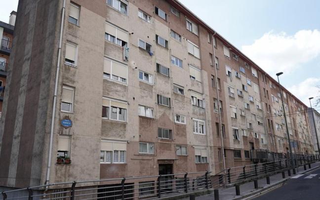 Uno de los bloques de Otxarkoaga cuyas viviendas ganarán superficie útil Uno de los bloques de Otxarkoaga cuyas viviendas ganarán superficie útil