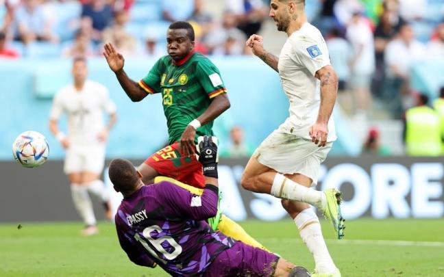 Imagen del partido entre Camerún y Serbia.