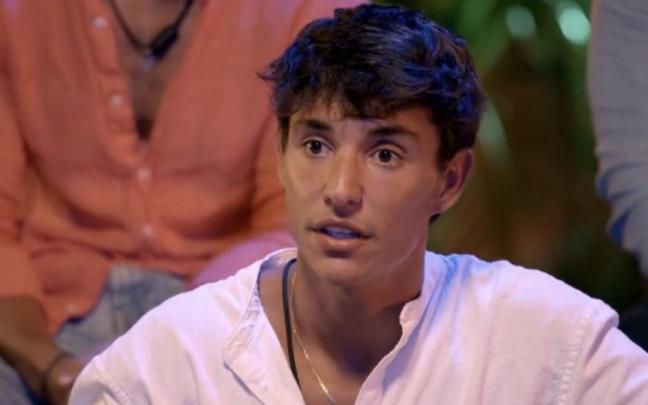 Javi durante la hoguera de los chicos en 'La isla de las tentaciones'. Javi durante la hoguera de los chicos en 'La isla de las tentaciones'.