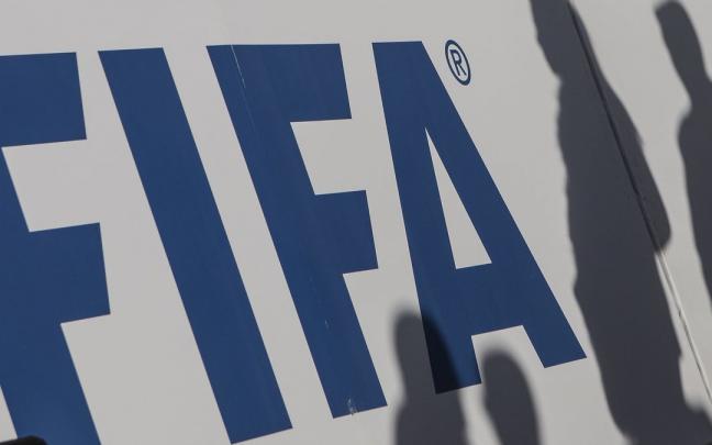 Logo de la Federación Internacional de Fútbol Asociación (FIFA). Logo de la Federación Internacional de Fútbol Asociación (FIFA).