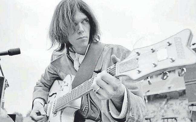 Neil Young publicó ‘Harvest’ cuando acababa de divorciarse y tenía problemas de espalda. | FOTO: DNA Neil Young publicó ‘Harvest’ cuando acababa de divorciarse y tenía problemas de espalda. | FOTO: DNA